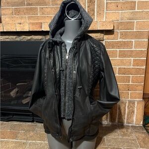 Mo-Ka Women’s Faux Learher Hooded Jacket-Size M